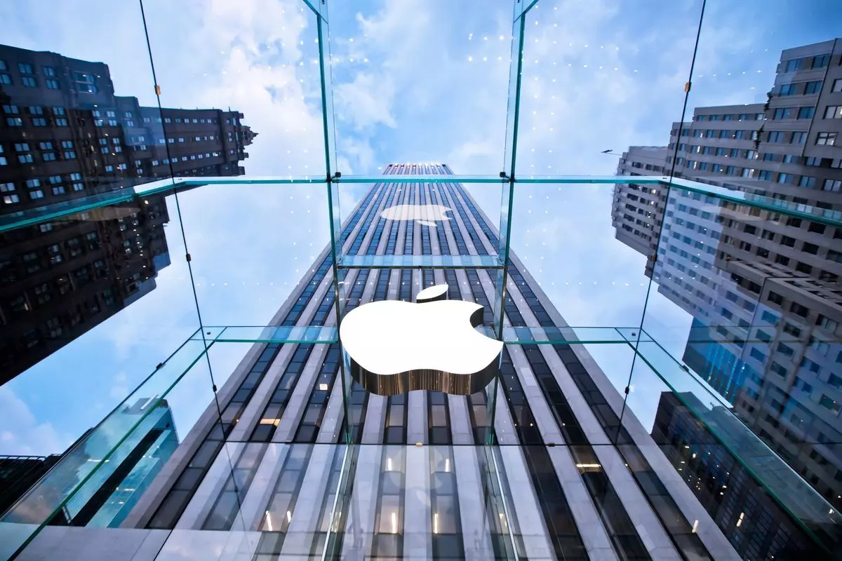 Компания Apple заняла первое место на рынке смартфонов в США