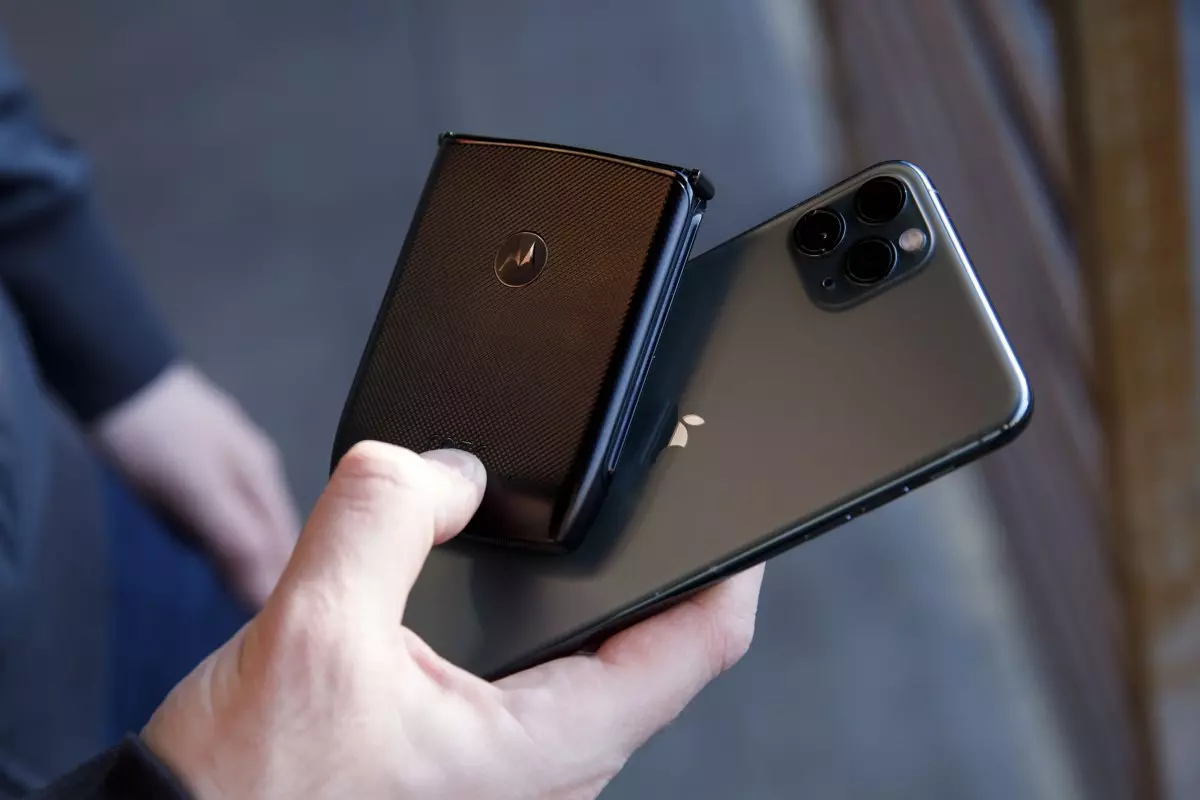 Складной iPhone