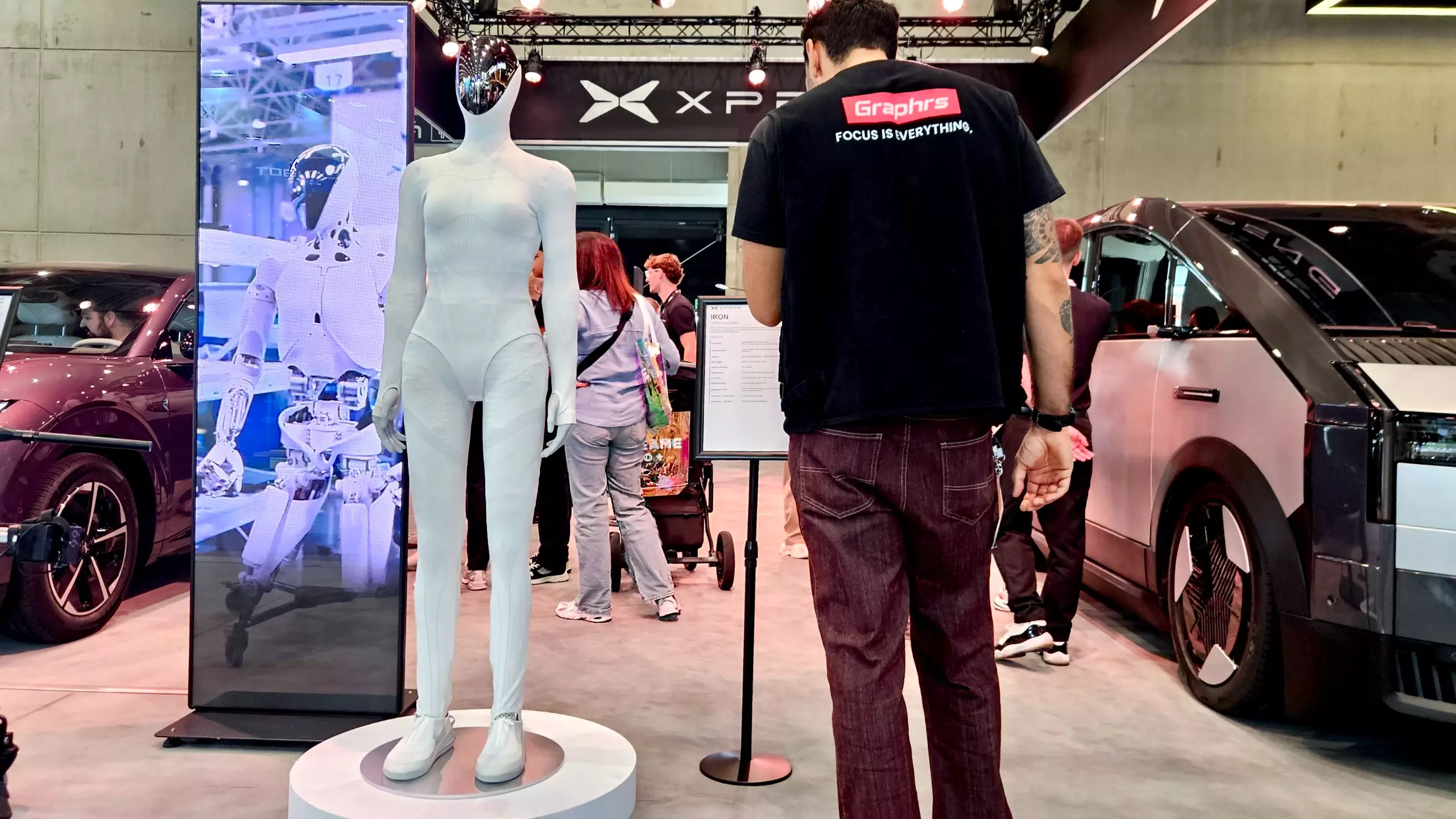 Робот IRON от Xpeng