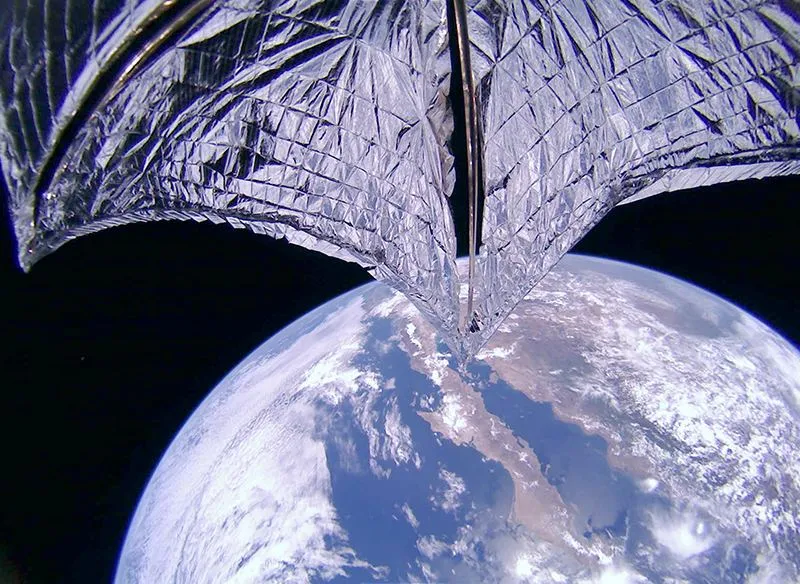 Развёртывание солнечного паруса LightSail 2 на орбите