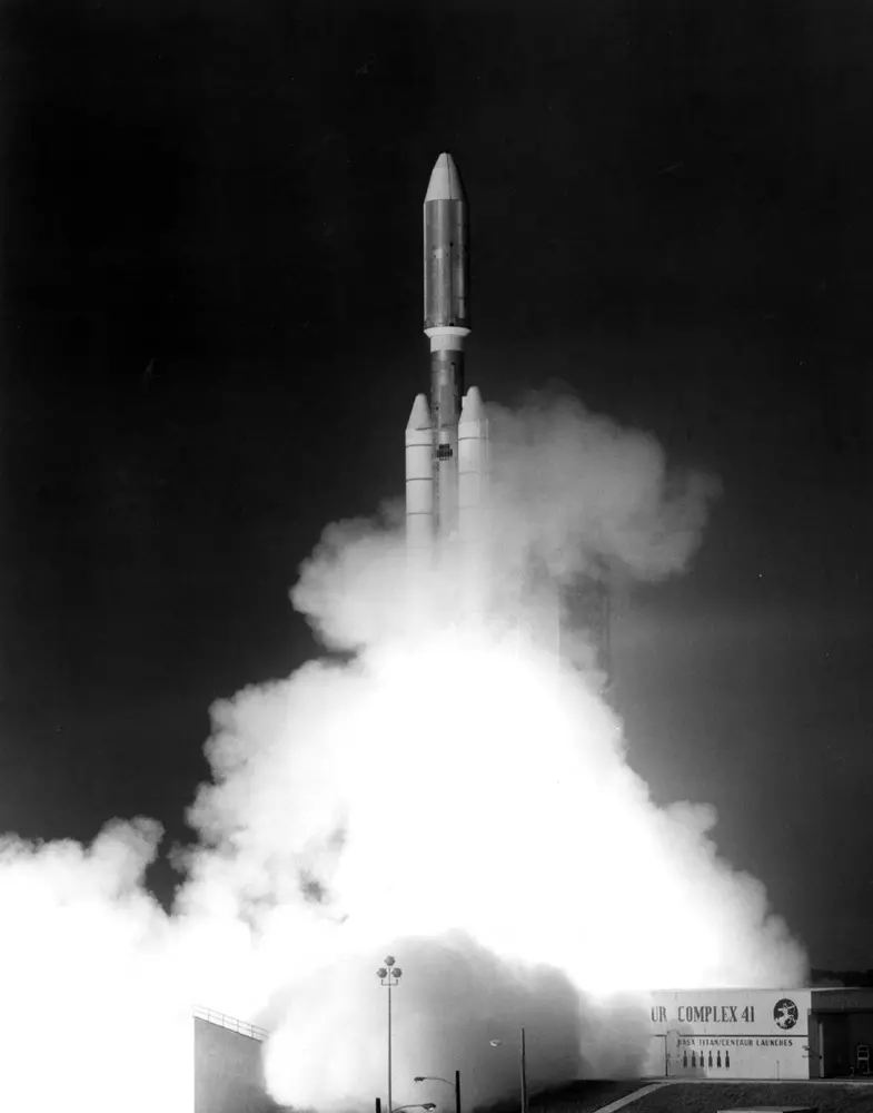 Запуск космического аппарата NASA Voyager 1 с космического центра Кеннеди во Флориде 5 сентября 1977 года.